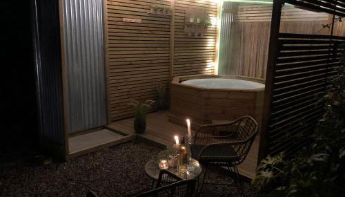 Shepherds Hut - Photo 2