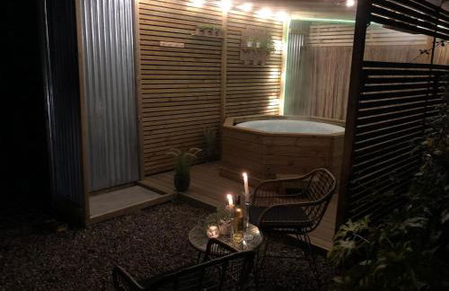 Shepherds Hut - Photo 2