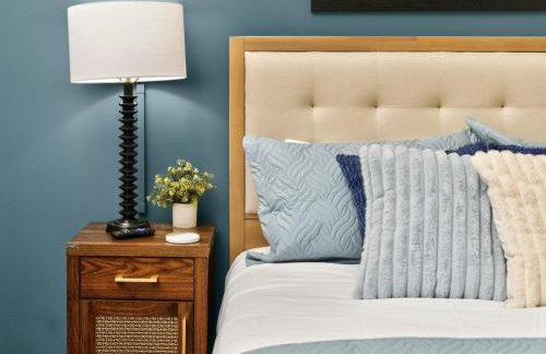 Spacious 1BR loft with flexible group sleeping - Foto 4