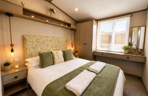 Lazy Bunny Lodge with Hot Tub - Foto 1