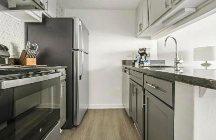 Landing Spectacular 1BD Gym Pool - Photo 58