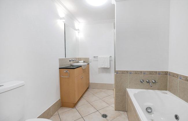 Spacious 3-beds w Direct Access to Pool - Photo 11