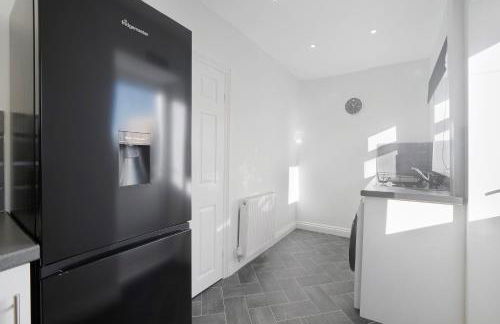 NEW! 2BR in West Terrace, Sleeps 4 - Foto 17