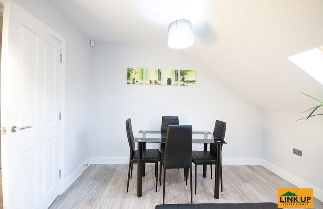 Holden Court - Photo 14