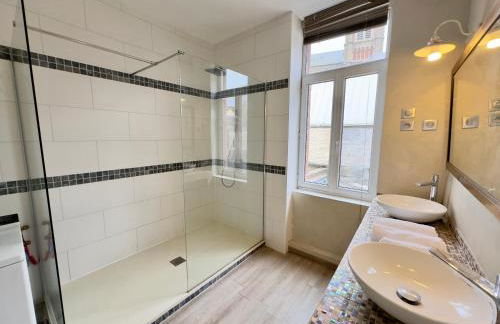 Maison 3ch - Cinéma - Game Room - Parking - Gare - Foto 29