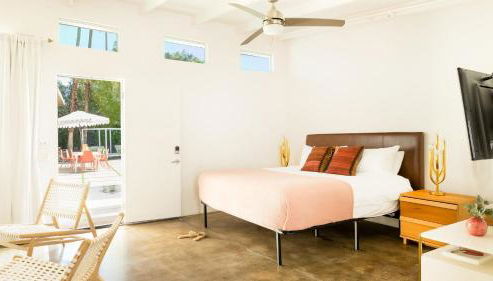 2 Rooms Sleeps 8 Retro Hotel w Pool Wesley King Studio Buyout by AvantStay - Foto 5, Other