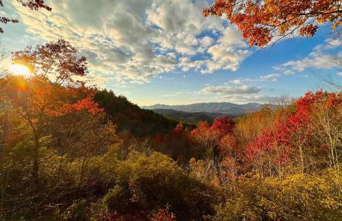 Breathtaking Marble Home on 5-Acre Hillside! - Foto 28