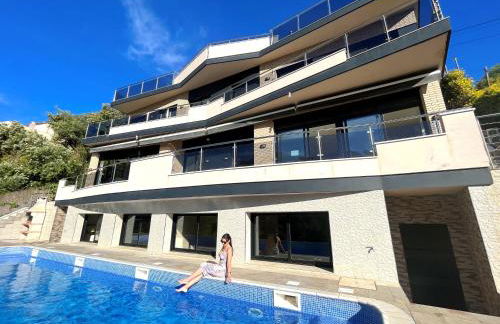 Villa de lujo con vistas al mar y piscina privada - Foto 1