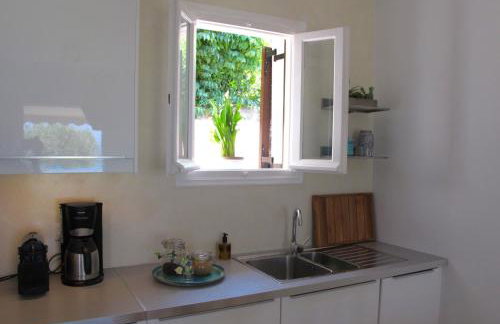 Seafront Calista Beach House With Garden - Foto 30