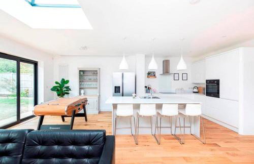 DRIFTWOOD by BOURNECOAST - An Exquisite Chalet Bungalow with a Sauna, BBQ Hut and Garden - HB6339 - Foto 1