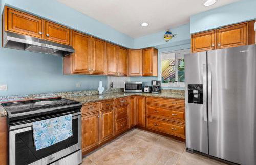 Sunset Harbor Waterfront Villa with Dock Cabana Club - Foto 32