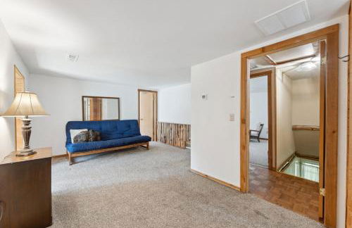 8BR 5BA Huge Dog Friendly Log Cabin near Wisconsin Dells and Lake sleeps 25plus - Foto 36