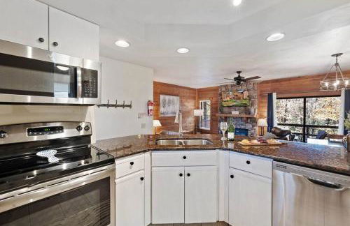 Beautiful Seven Springs- 2 Bed, 2 Bath Condo - Foto 8