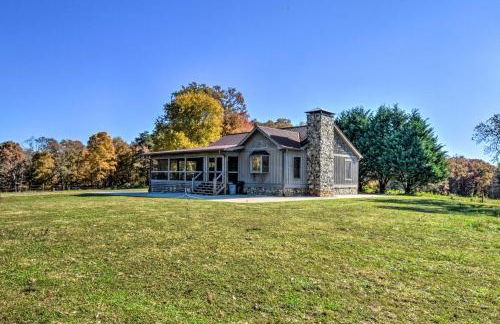 Clarkesville Ranch Cabin with Screened-In Porch! - Foto 3