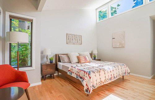 Sunlit contemporary Bellevue Home w a Lush Garden - Foto 18