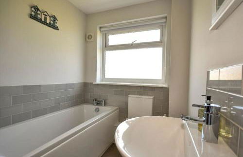 Gertie's Getaway - 3 Bedroom cottage sleep 6-8 - Photo 6