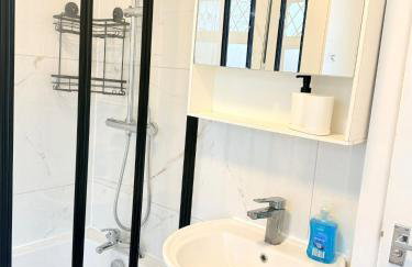 Bright & Airy two-Bed Appartment Near Seven kings tube easy access to central London - Foto 14