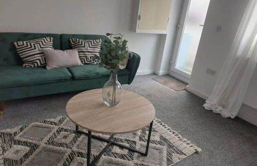 Charming 2 BedRoom Tredegar Gem. Sleeps 4 - Photo 2