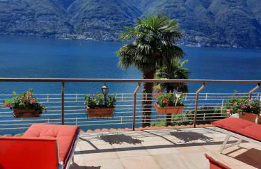 Apartment with Panoramic Lake View & Terrace in Pino, Lago Maggiore - Casa Roccia No 5 - Foto 1