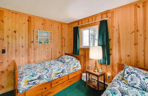 Lakefront Retreat with Pedal Boat and Dock in Kalkaska - Foto 18