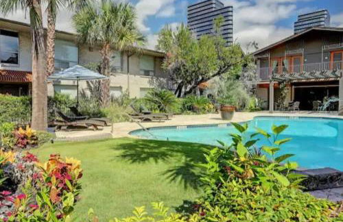 Special 2BR Galleria Condo Pool View Private Entrance - Foto 14