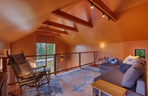 Water Views, Walk to Beach! New Hot Tub! - Foto 36