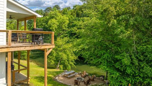 New Riverfront Home with Mtn Views - Foto 3