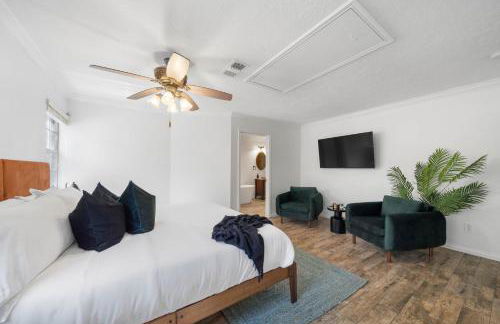 The Pines I Sleeps 12 I Private Pool I Patio & BBQ - Foto 46