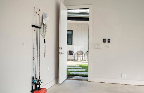 Scenic Lake Travis Farmhouse - Pickleball - BBQ - Foto 37