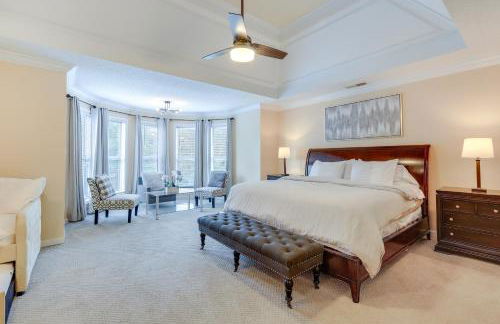 Spacious Stockbridge Manor Pool Table, 2 Kitchens - Foto 14