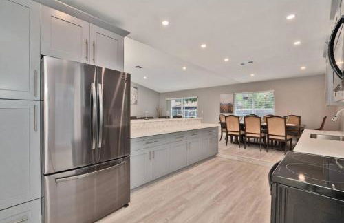 Spacious 4 bedrooms, 2 bathroom house with pool - Photo 31