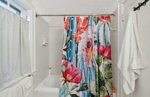 Exclusive Ottawa Hills Private Home, Garage, WD, Gourmet Equipped kitchen, Netflix - Foto 21