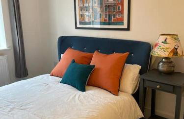 Stunning and Spacious 2bed flat in central Woking - Foto 36