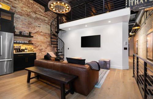 Luxury TC Loft: Historic Condo! - Foto 24