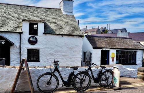 Beach Front Apartment - Photo 9