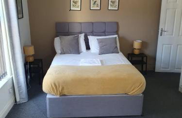 Lovely 5 Bedroom Home w Garden near Northampton - Photo 8