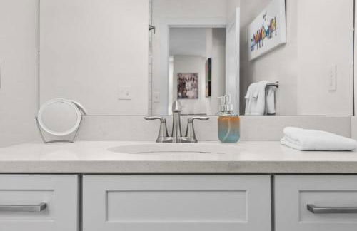 Capri Unit 001 in the Heart of Downtown TC - Foto 50