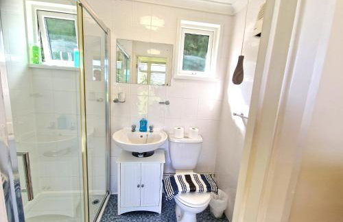 170 Broadside Holiday Chalet near Broads & Beaches - Photo 6