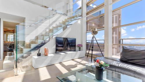 Penthouse Duplex with Epic Views - Photo 3