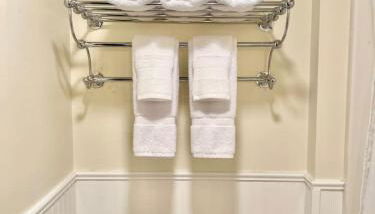 Newburyport Flat Downtown Living King Bed - Foto 5