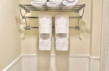 Newburyport Flat Downtown Living King Bed - Foto 5