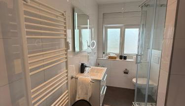 Neu eingerichtete Wohnung Apartment 75qm Boarding House Aachen Wuerselen - Foto 5, towels, Shower