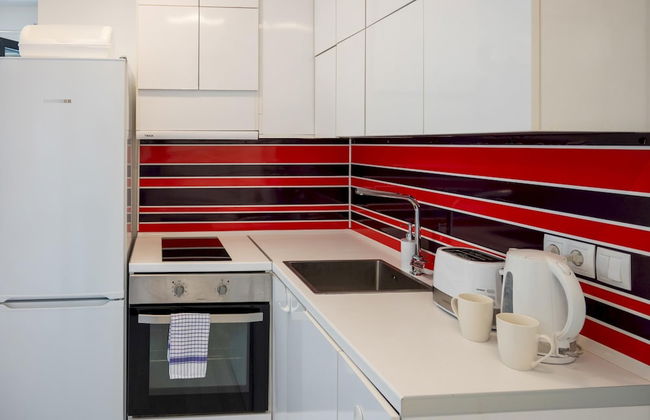 Colorful Studio With Balcony - Free Parking - Foto 8