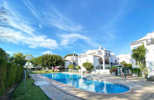 tarifa especial, sin aglomeraciones en piscina y playa, cerca de Puerto Banús - Foto 39