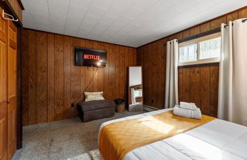 NEW! Woodland Retreat - Hot tub Game Room Firepit - Foto 17