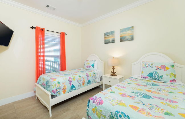 1 Beautiful 4 Bed 3 Bath Pool Home w Free Dock - Foto 18