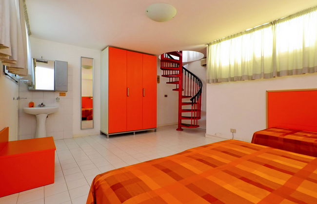 2 bedroom Apartment in Lignano Sabbiadoro with swimming pool and garden - Photo 5