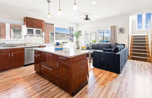 ❤️ The Top End Townhomes with Stunning Views On One-Of-A-Kind Rooftop Deck! WOW! - Foto 8