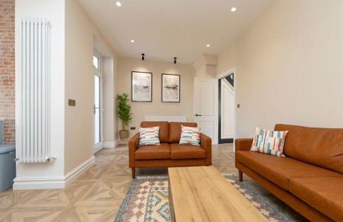 Sleeps 10 House near Bike Park Wales - Photo 4