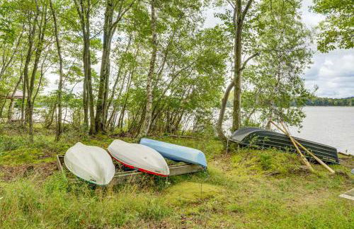 Lakefront Poconos Family Home with Pool Access - Foto 32